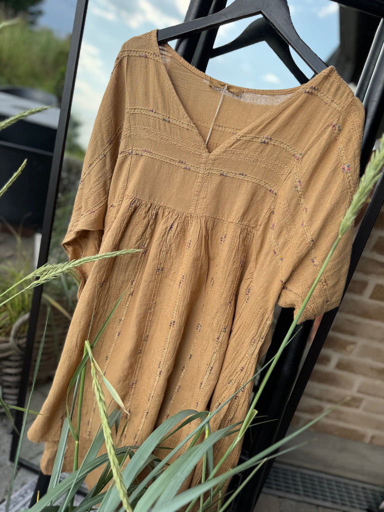 Boho Love Hella kort kjole camel