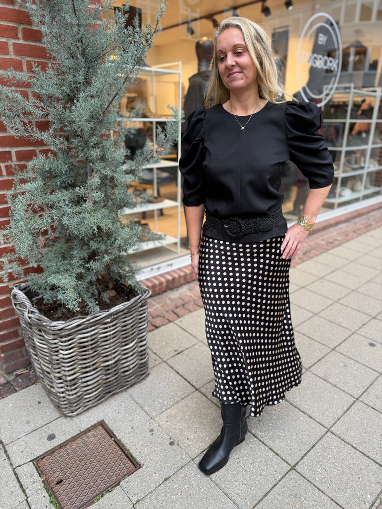 Qnuz 9207 satin skirt big dots black