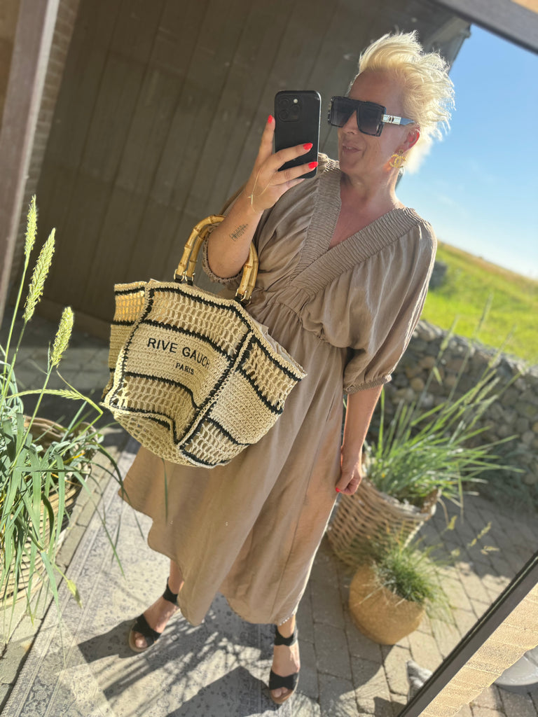 By Engbork Carri kjole sand