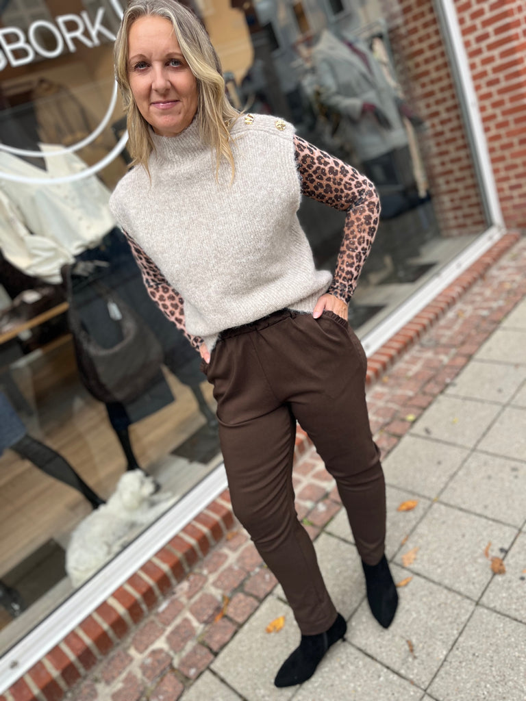 Qnuz 9106 knitted vest gold buttons taupe