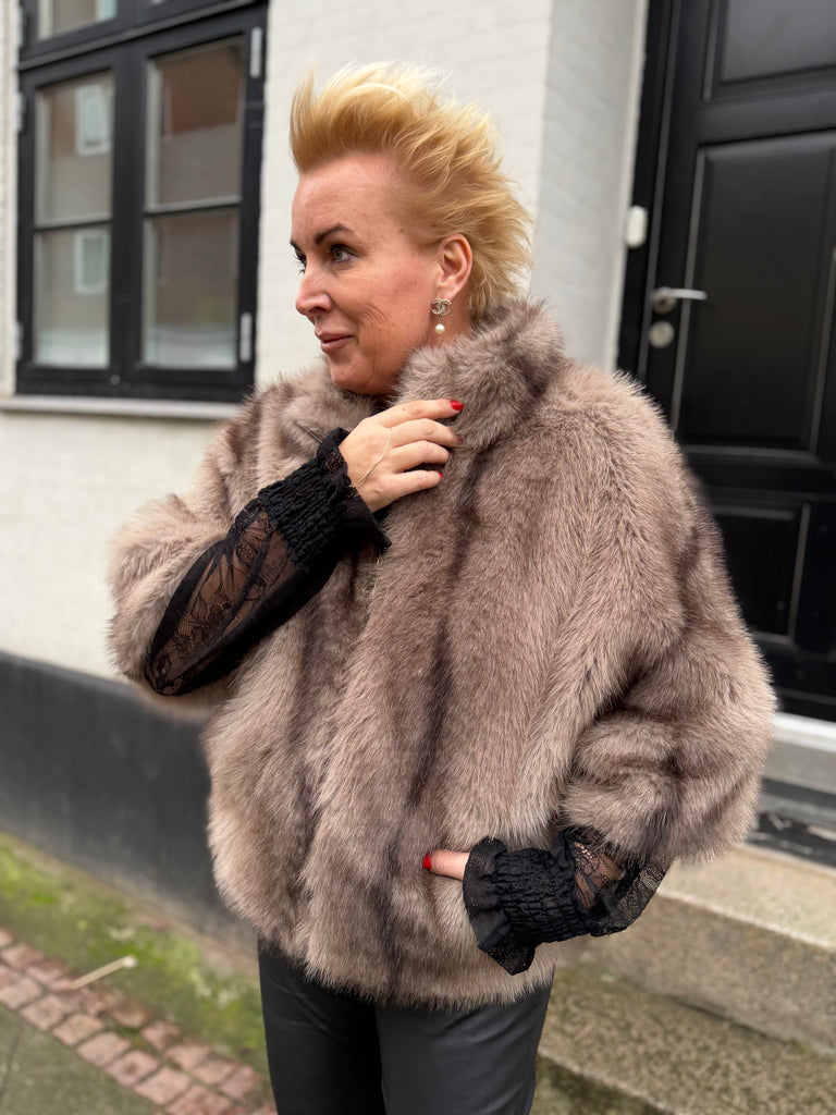 By Engbork Carmen pels fake raccoon