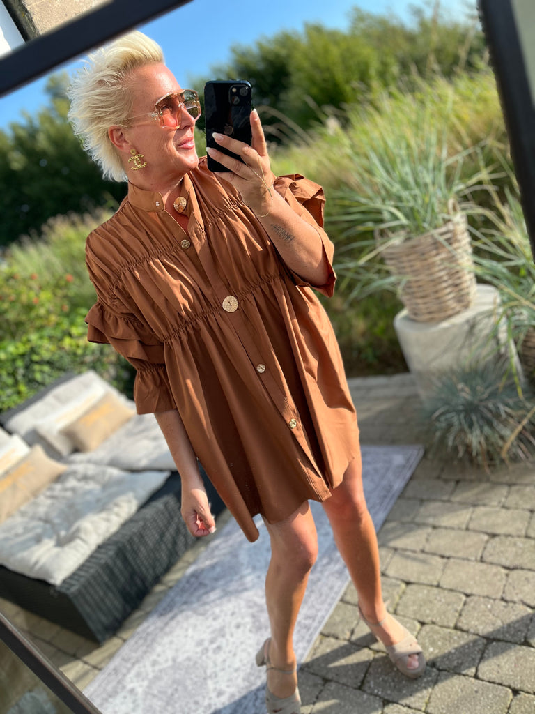 By Engbork Koko 9523 kjole kort cognac