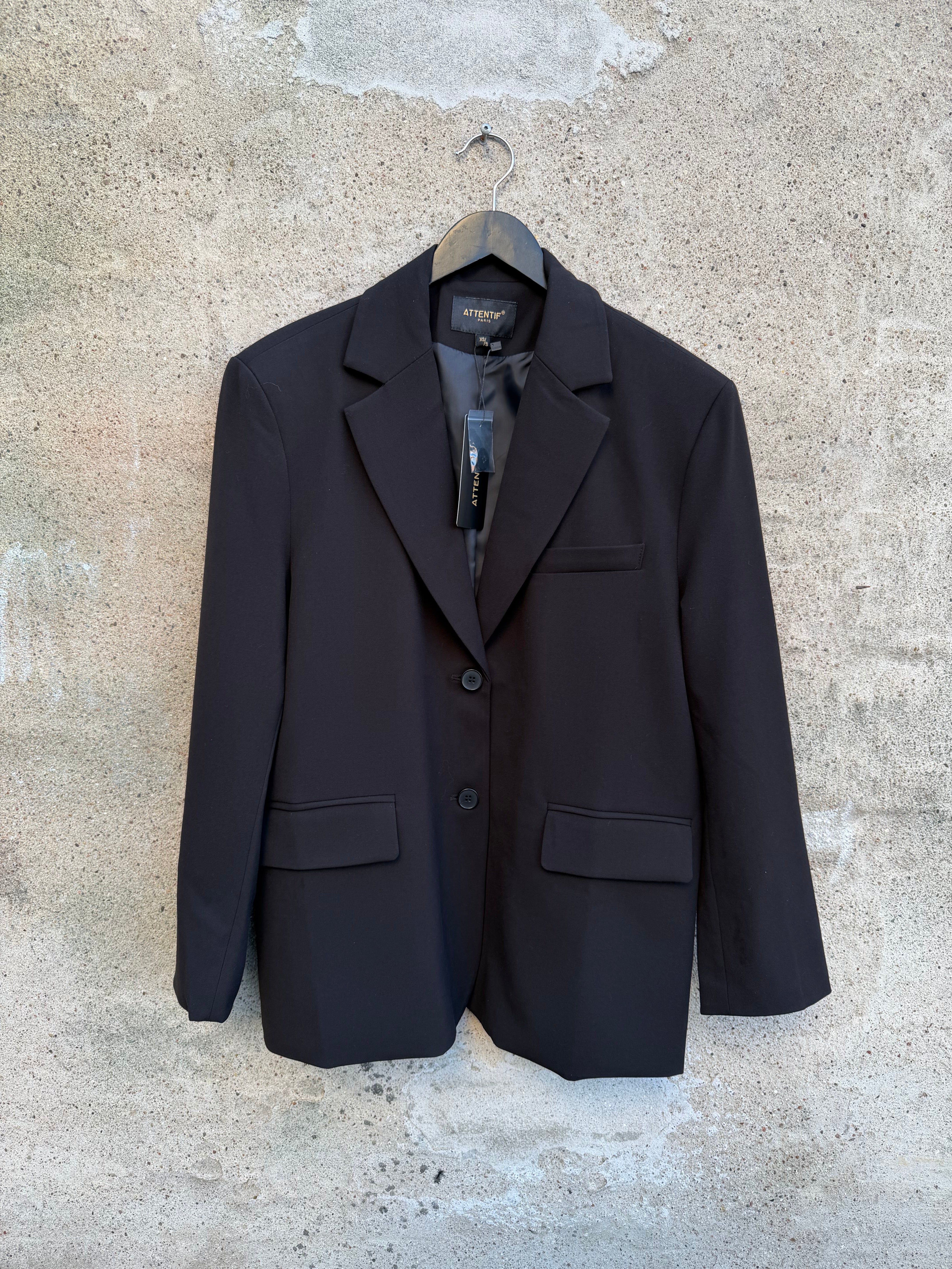 By Engbork V2522 Attentif blazer black