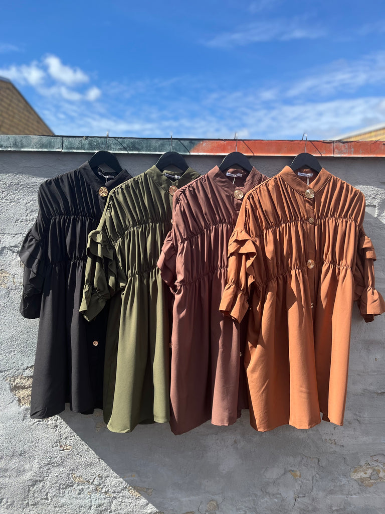 By Engbork Koko 9523 kjole kort cognac