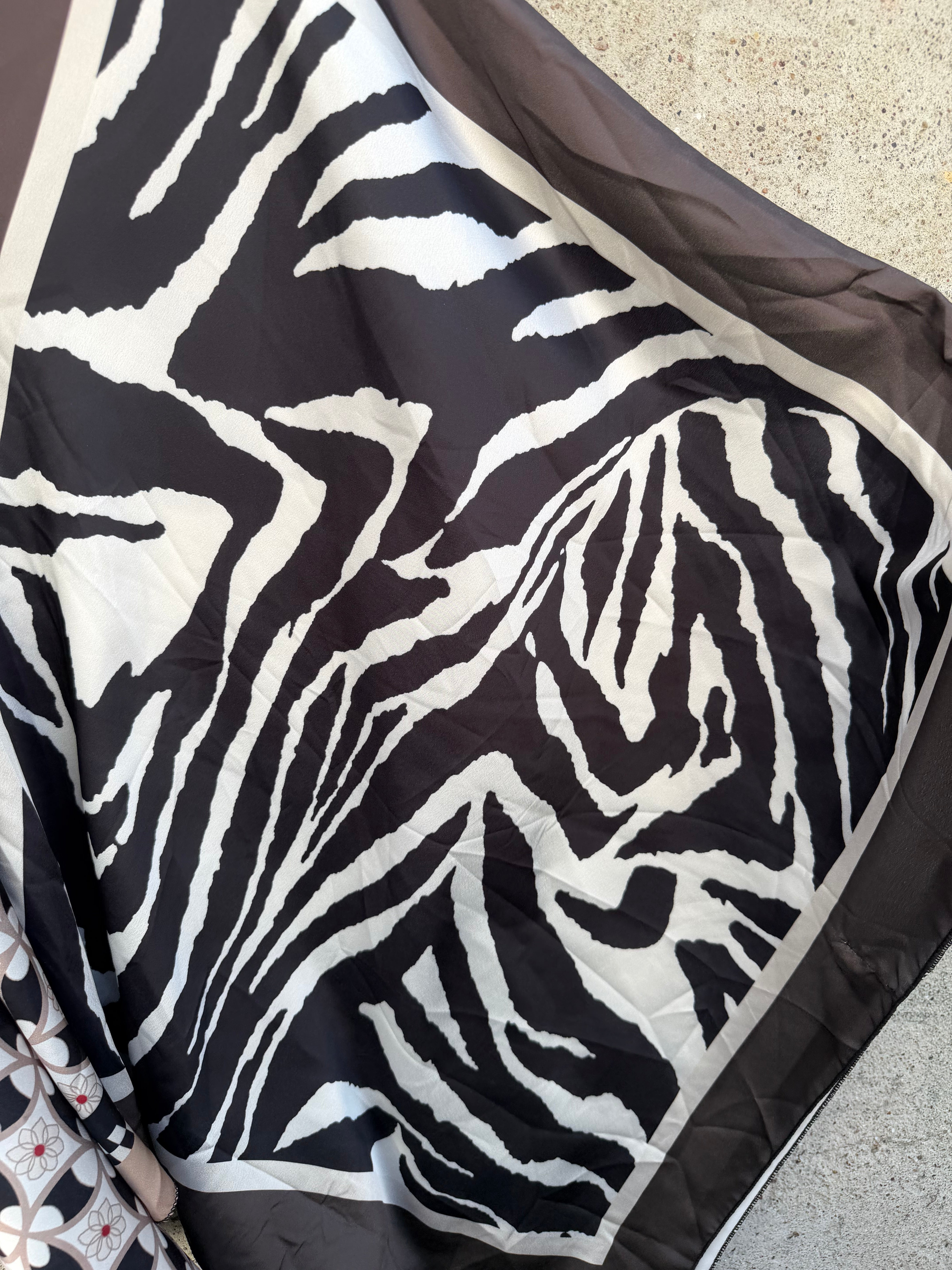 Marrakesh summer poncho black