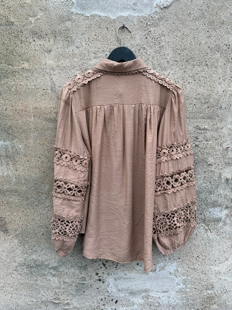Qnuz 9213 shirt lace taupe