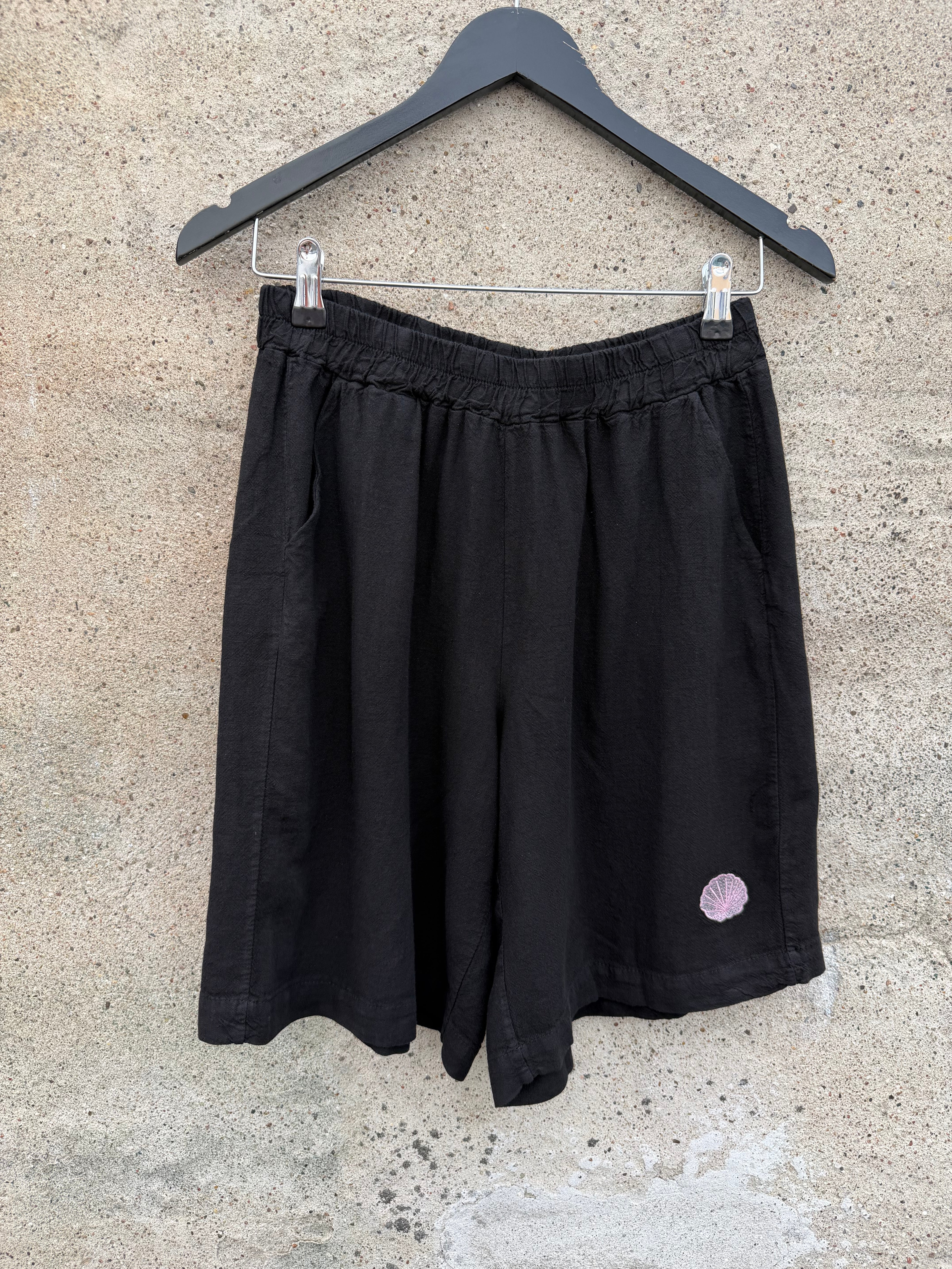 WAUW Seashell 10222 shorts black