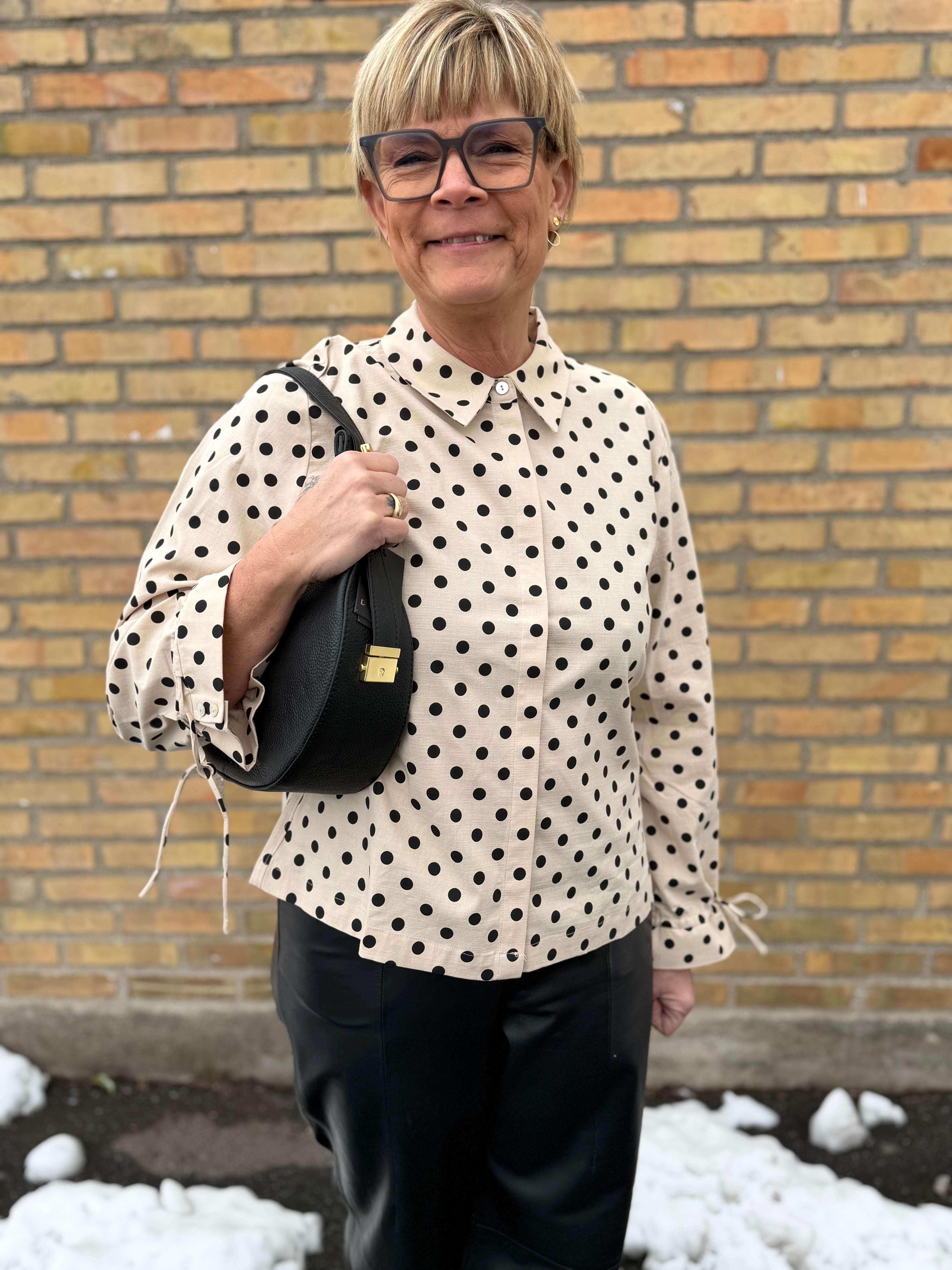 Love & Divine love1497 shirt dot cream