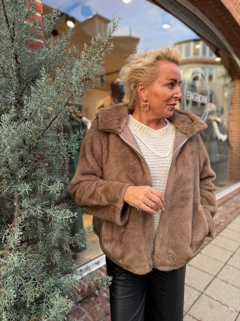 By Engbork Norma faux fur taupe
