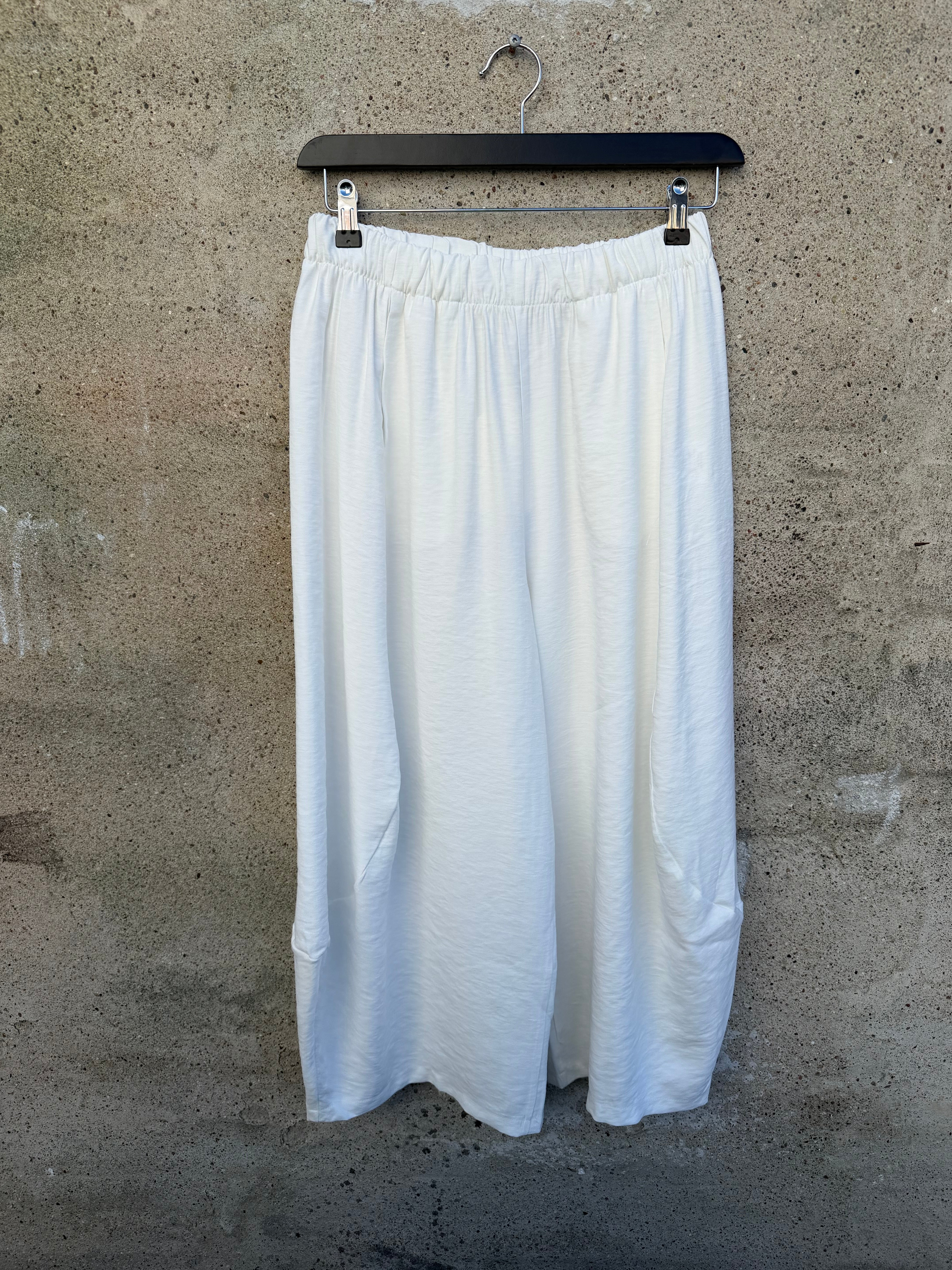 WAUW Cannes pants paper white