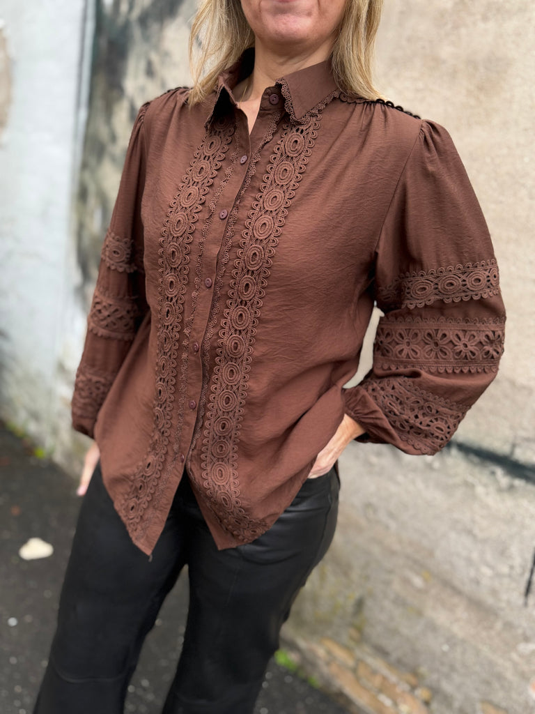 Qnuz 9213 shirt lace marron