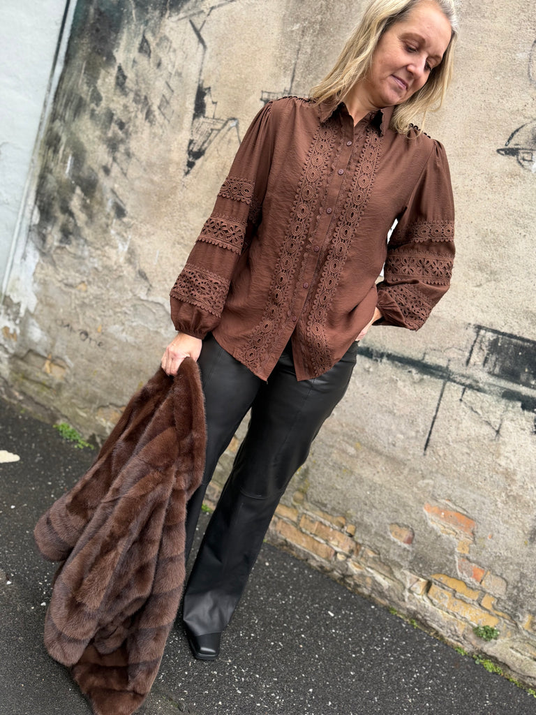 Qnuz 9213 shirt lace marron