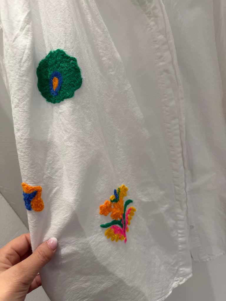 QNUZ 9250 Happy skjorte embrodery white