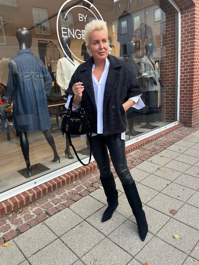 By Engbork Edith jakke SS black