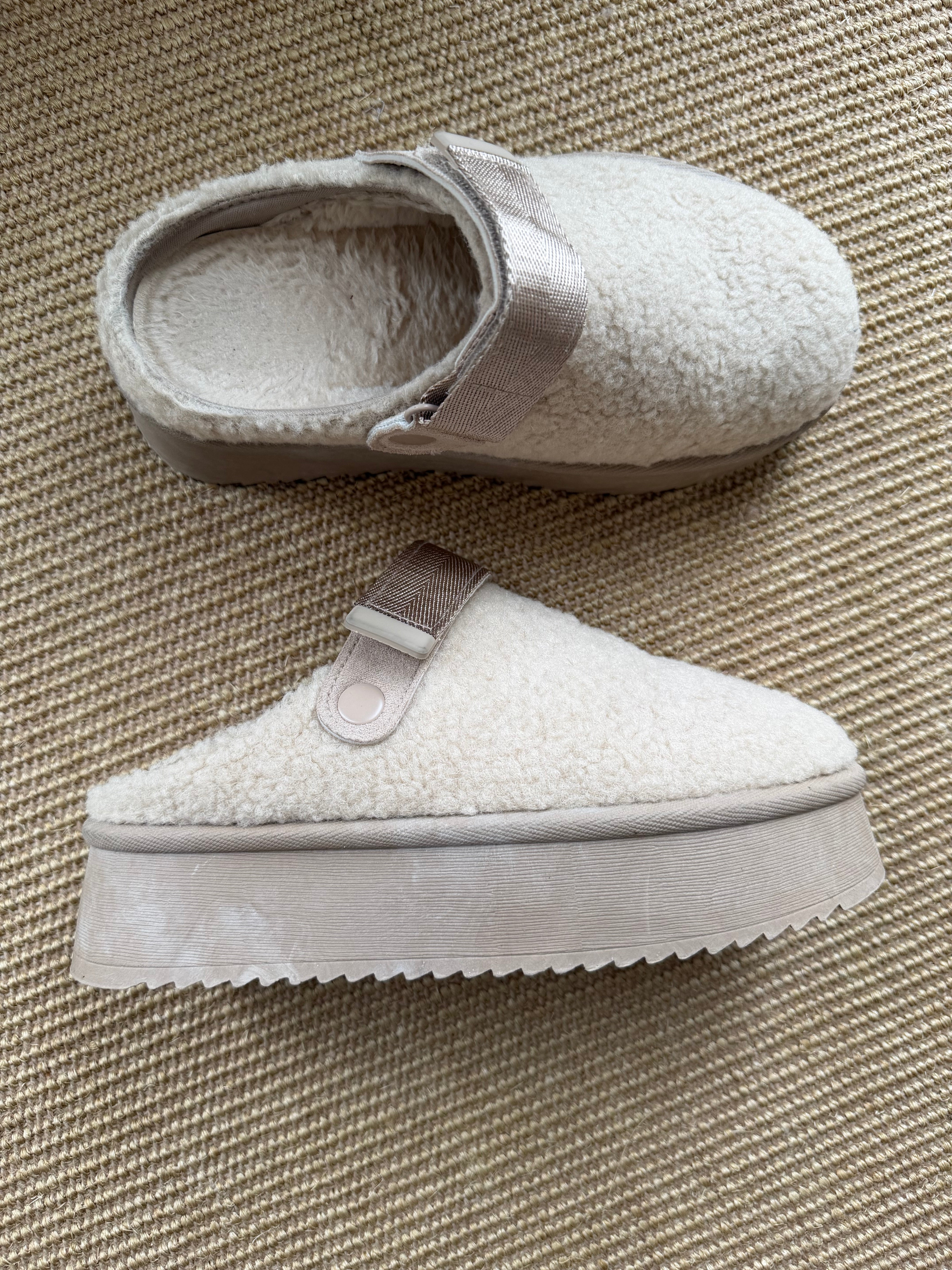 Qnuz 7752 sheep shoe beige