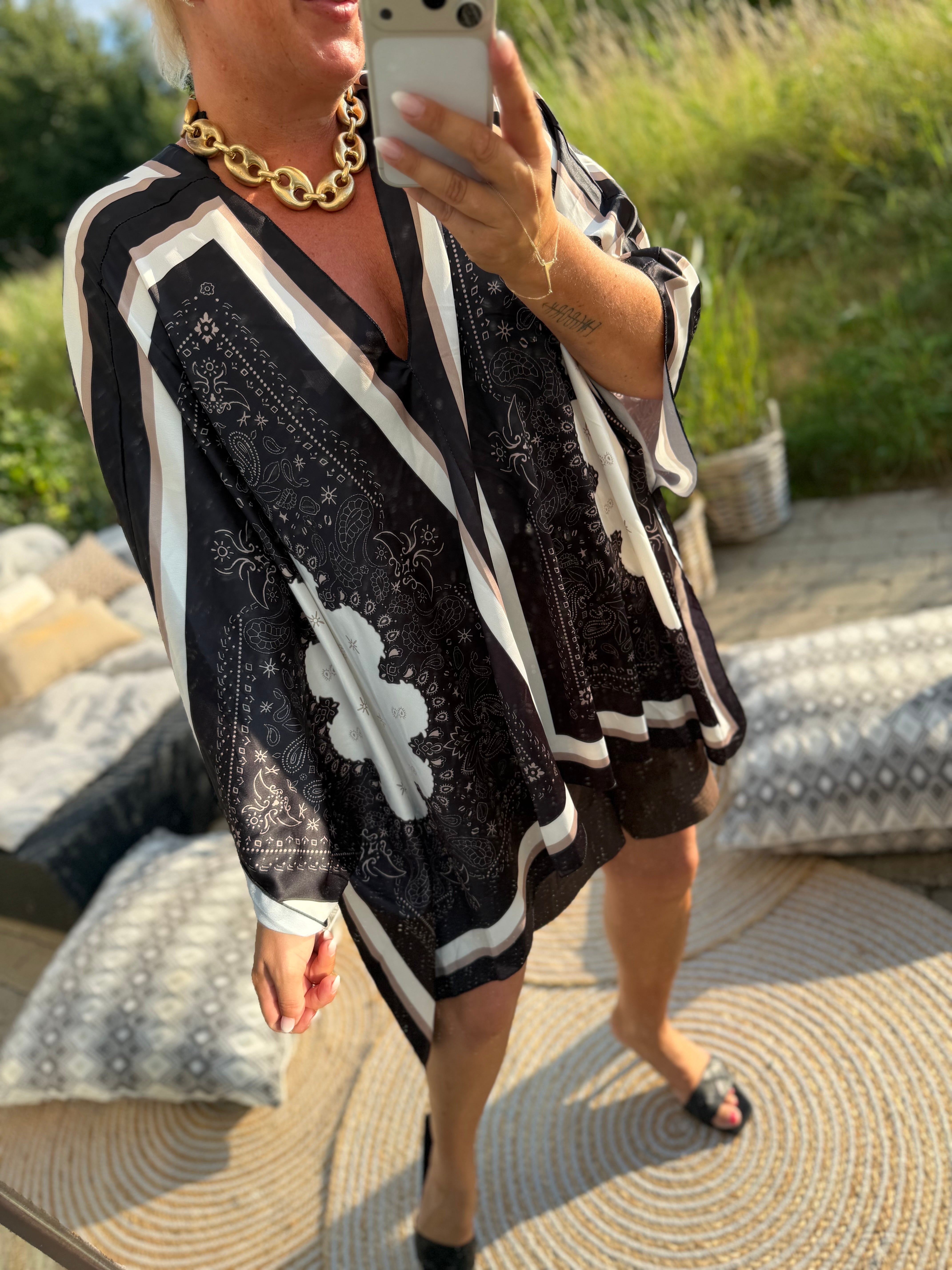 Casablanca summer poncho black