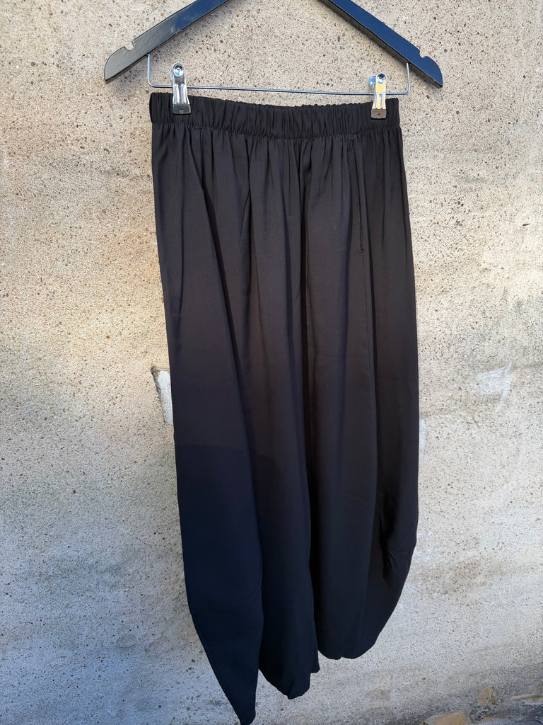 WAUW Cannes pants black