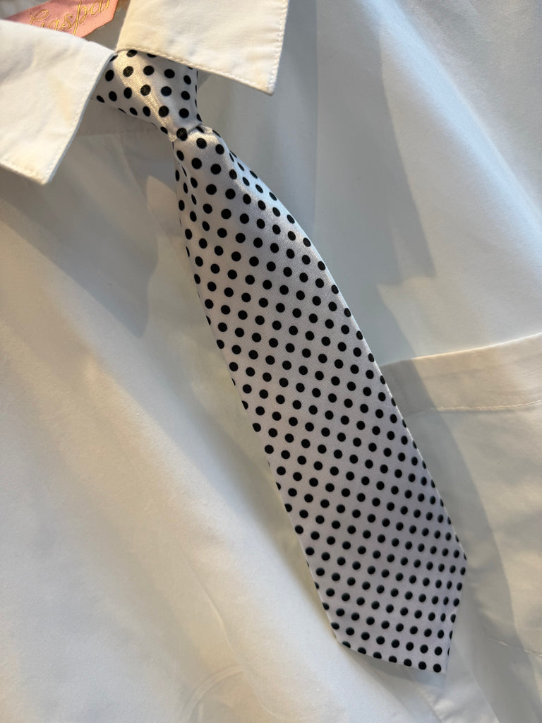 By Engbork slips dot white