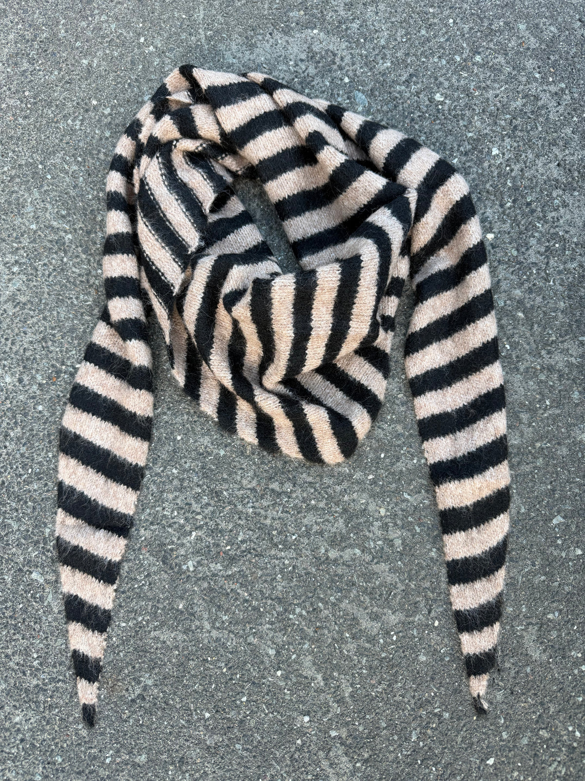 Qnuz 4960 Stripes knitted scarf black