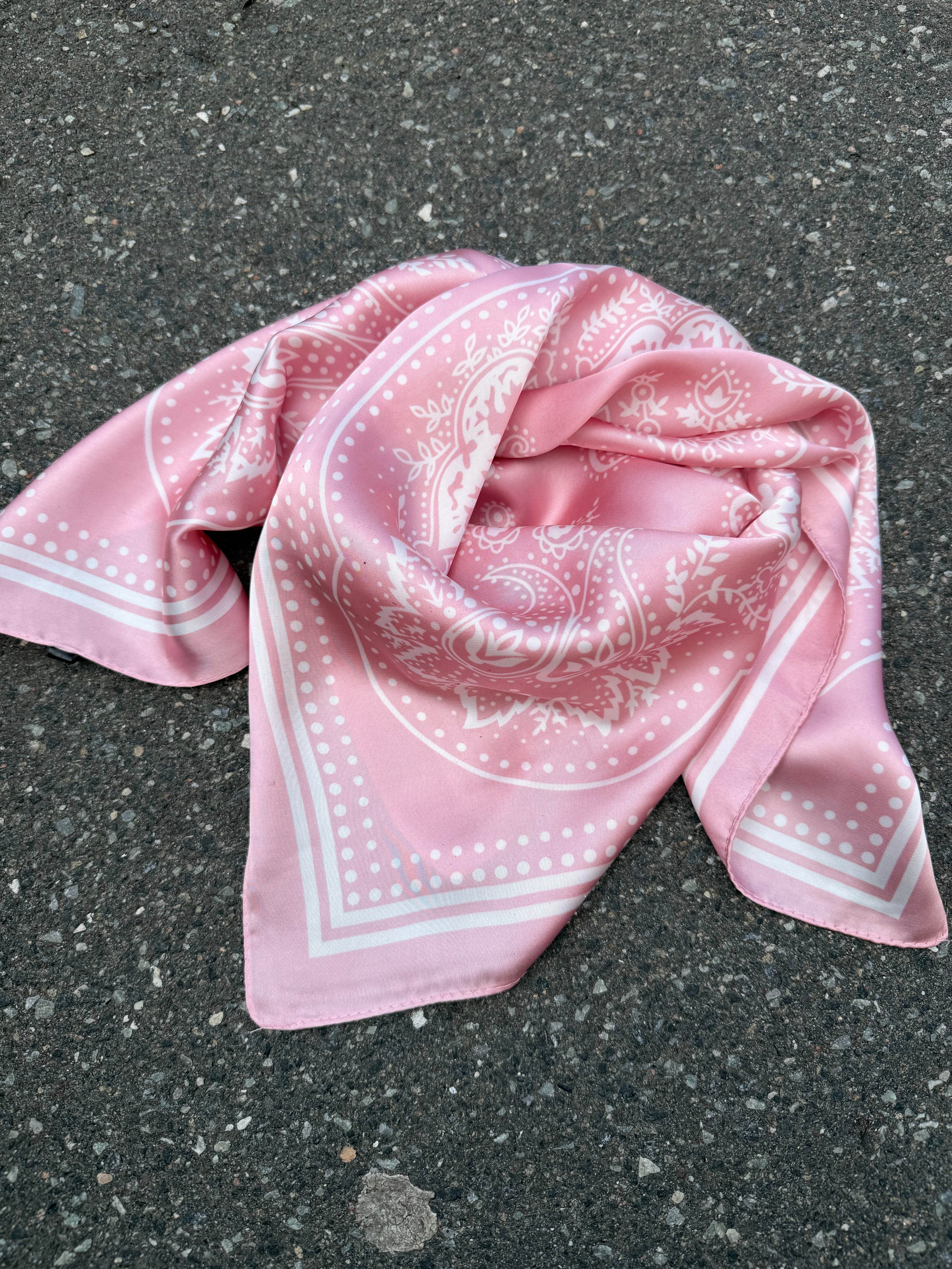 By Engbork Bandana satin scarf rose