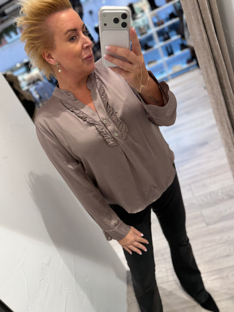 Boho Love B1308 silk skjorte taupe