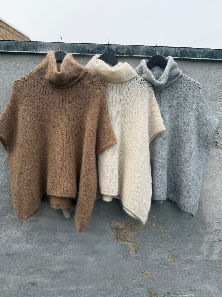 Qnuz 9200 high neck knit west camel