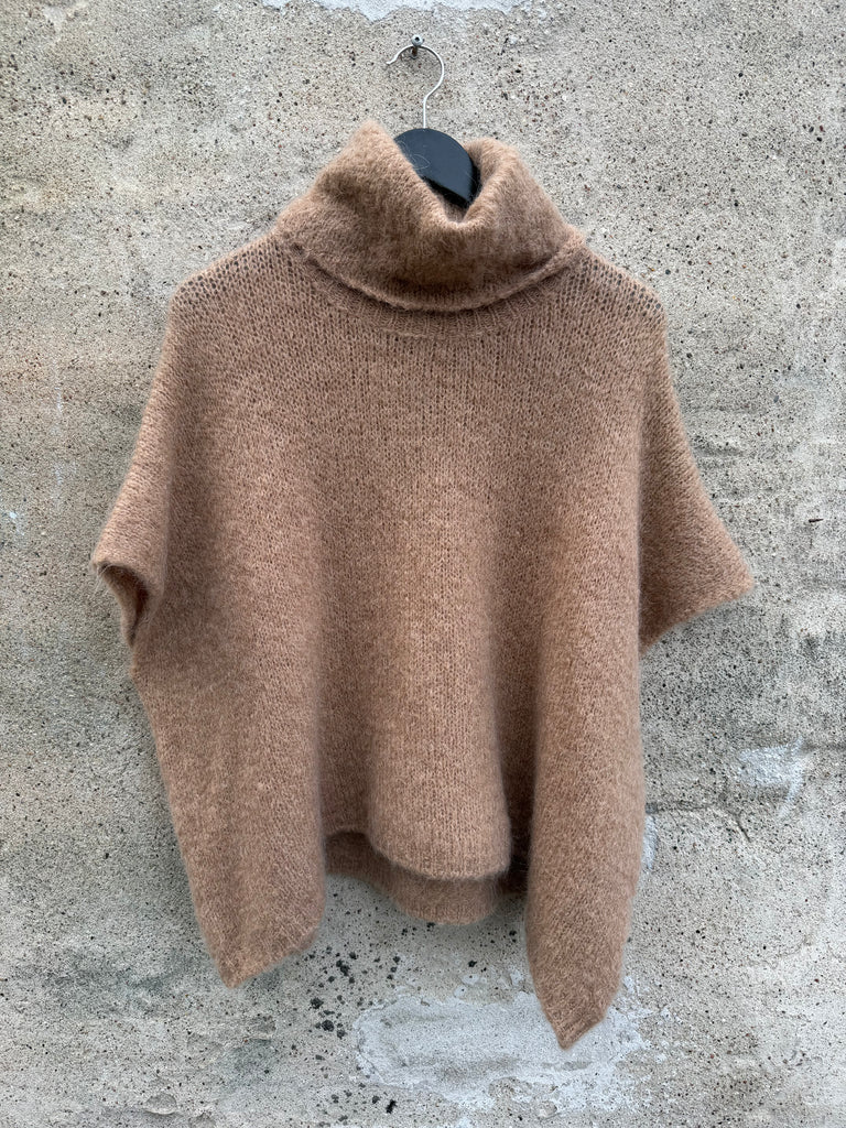 Qnuz 9200 high neck knit west camel
