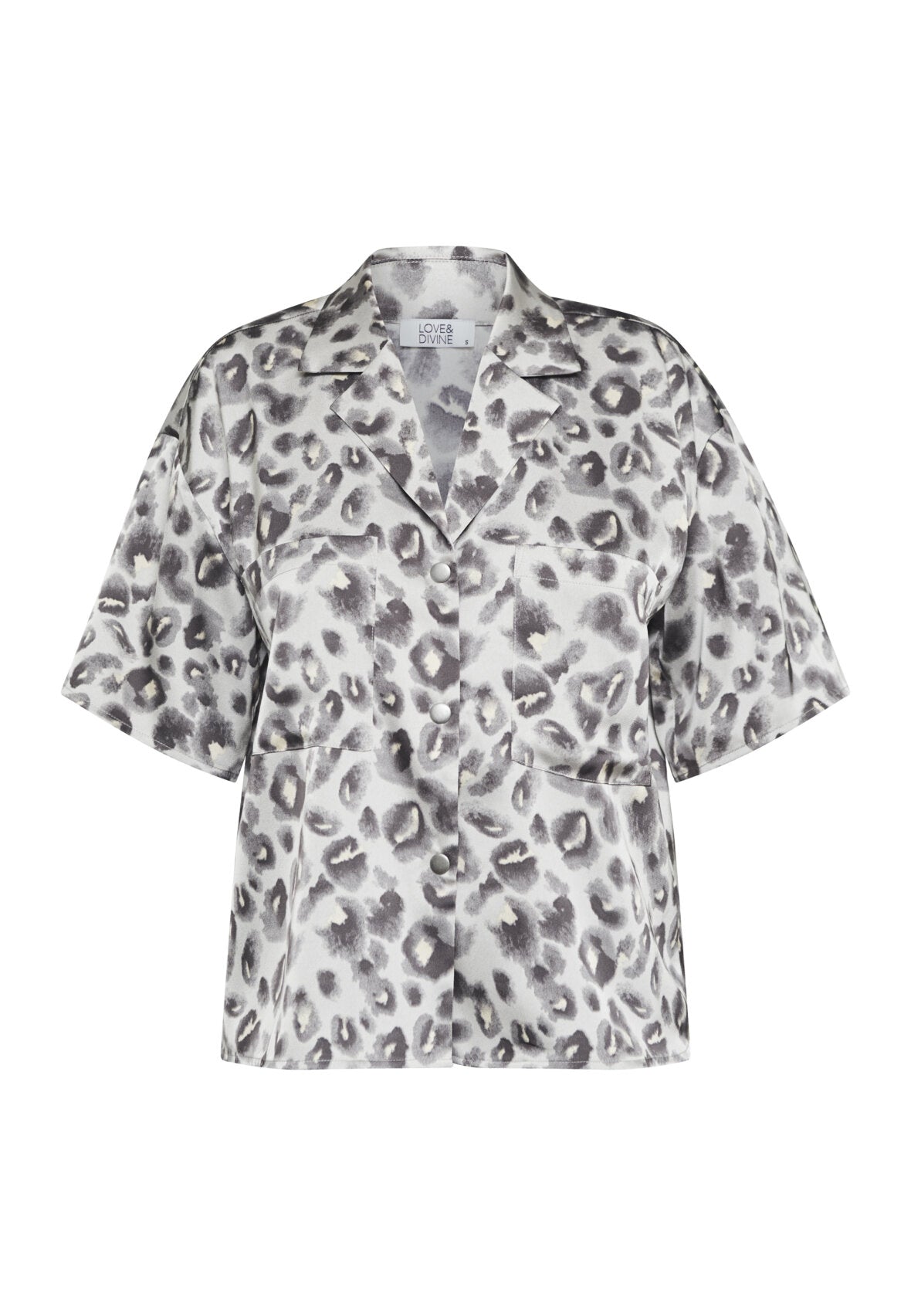 Love & Divine love1175-1 shirt blurred leo