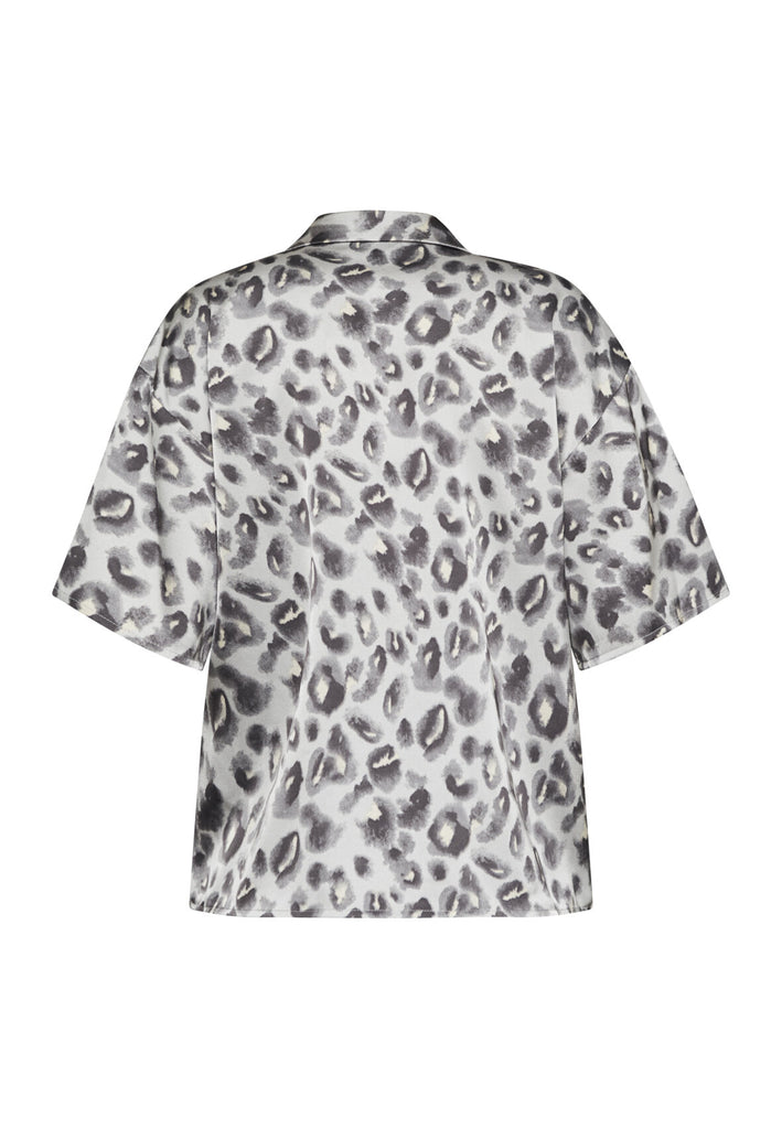 Love & Divine love1175-1 shirt blurred leo