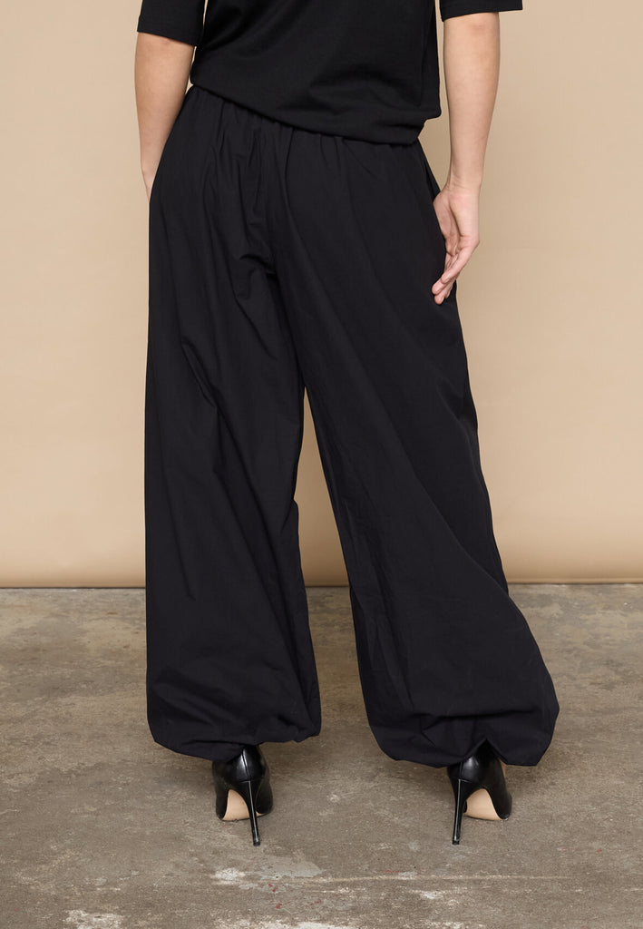 Love & Divine love1466 bukser balloon black