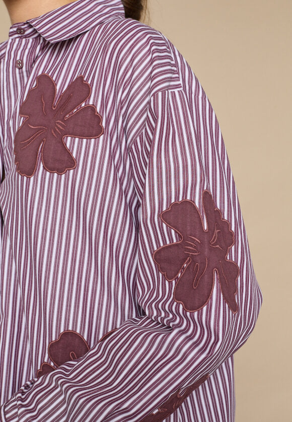 Love & Divine love1499 shirt bordeaux flower