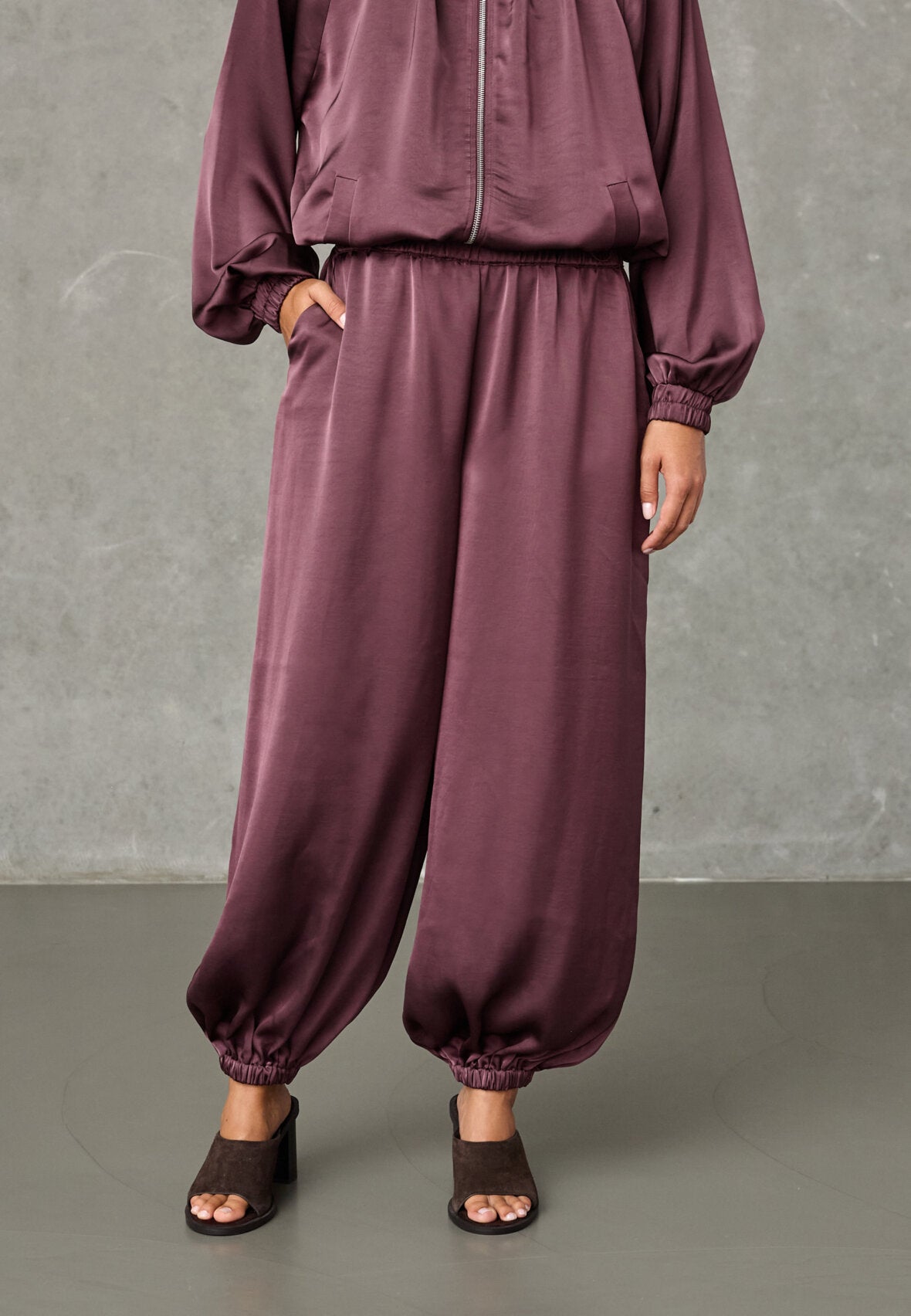 Love & Divine love1525-5 pants satin bordeaux
