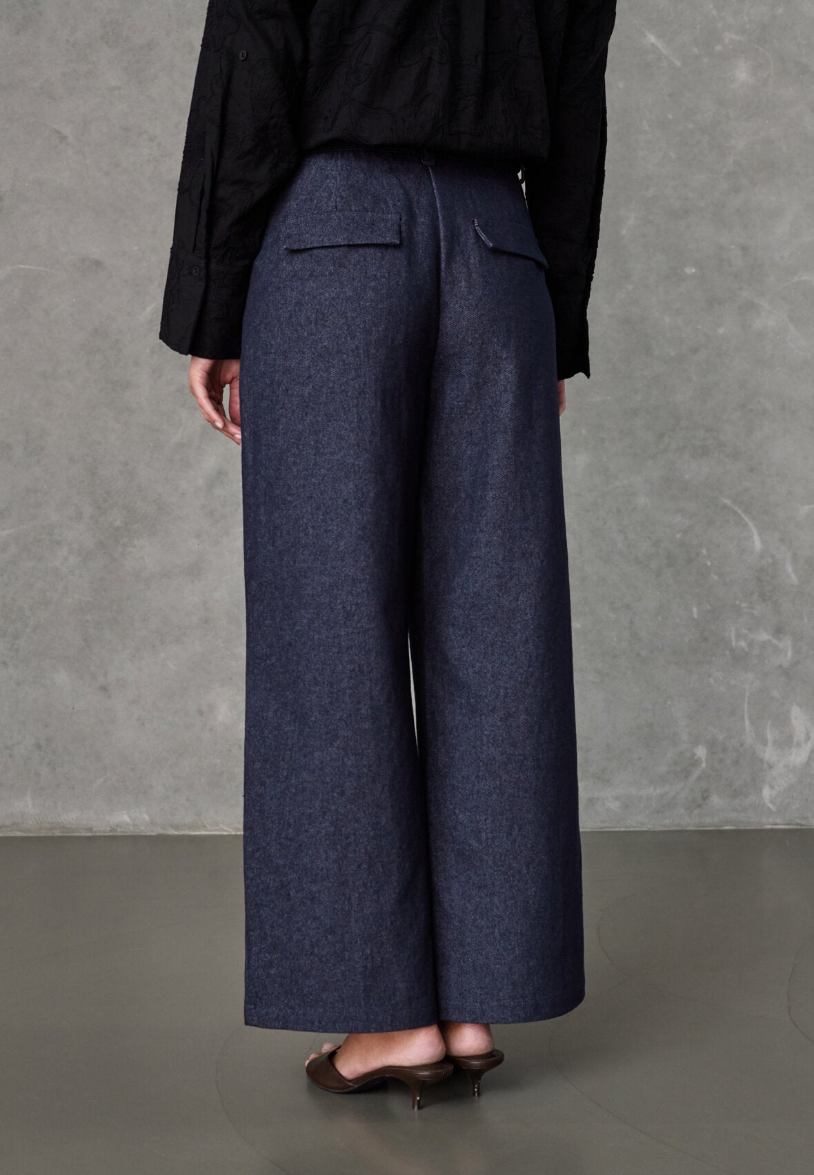 Love & Divine love1534-1 pants navy new