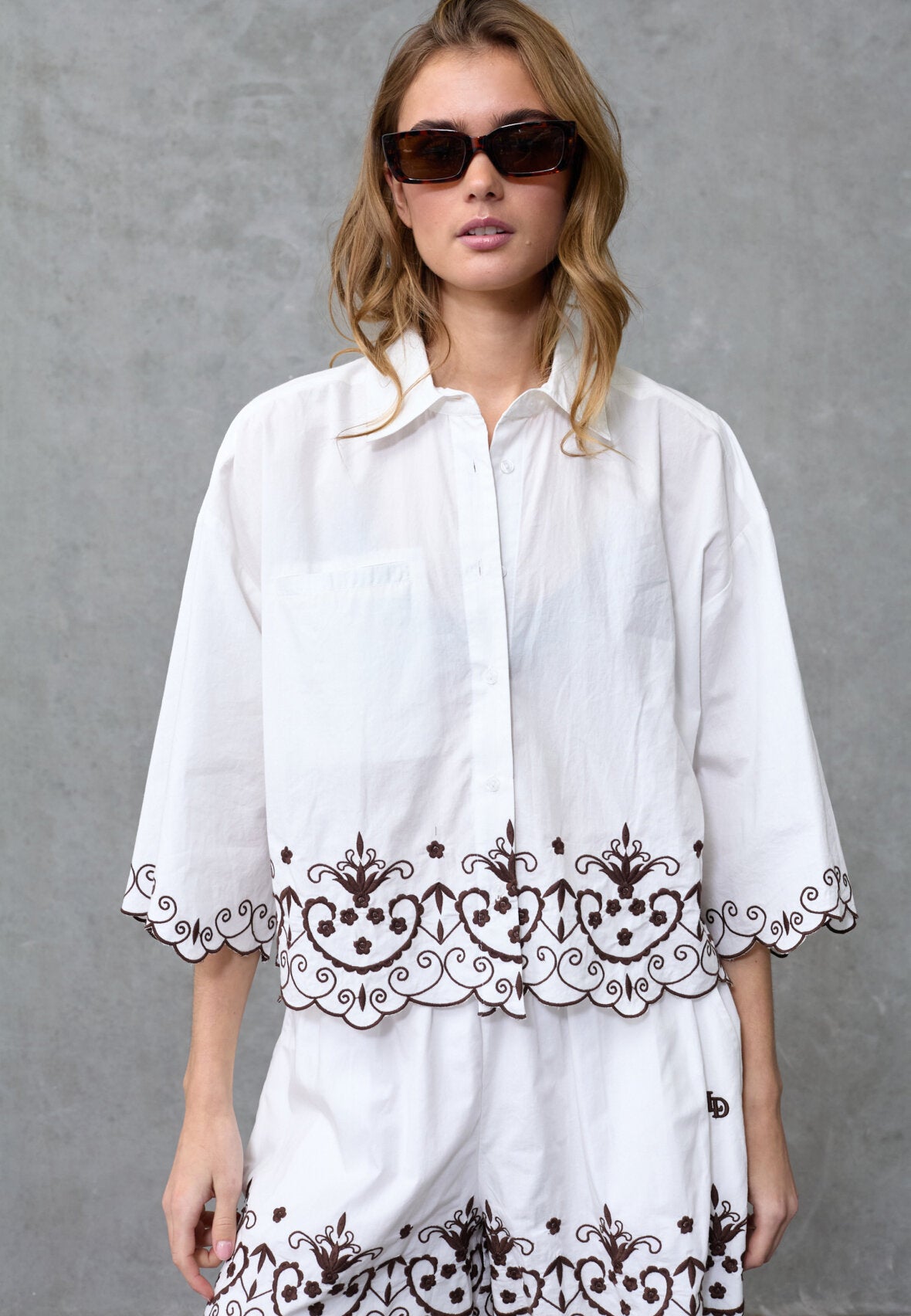 Love & Divine love1546 shirt embrodery white
