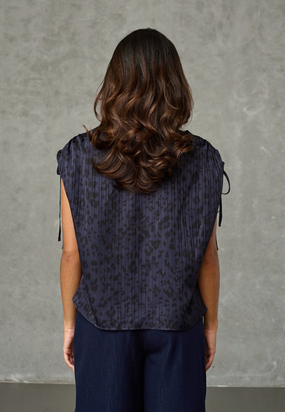 Love & Divine love1661 top navy leo