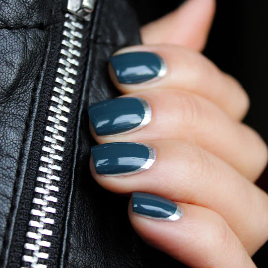 FNUG neglelak FN28 peace sign