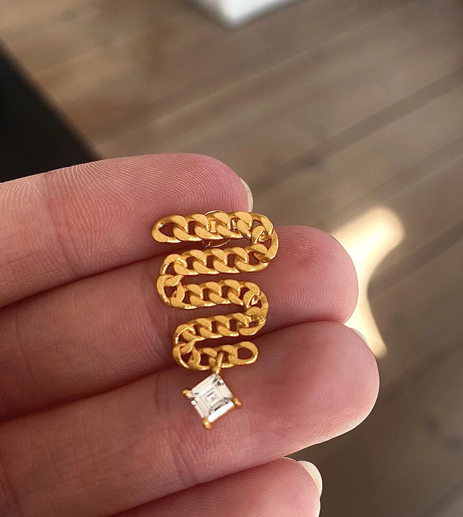 Attstone Embelished chain earring gold