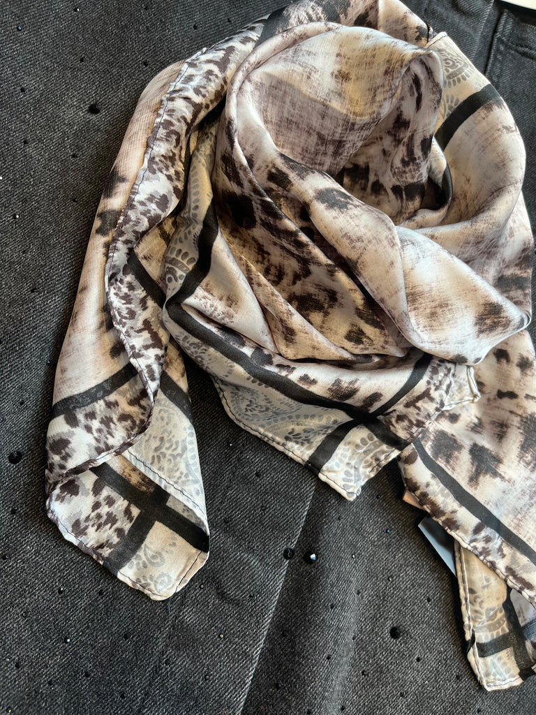 Qnuz 4823 Sus print black