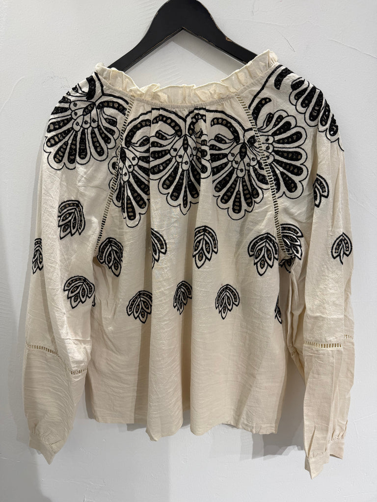 QNUZ 9249 Embrodery skjorte black white