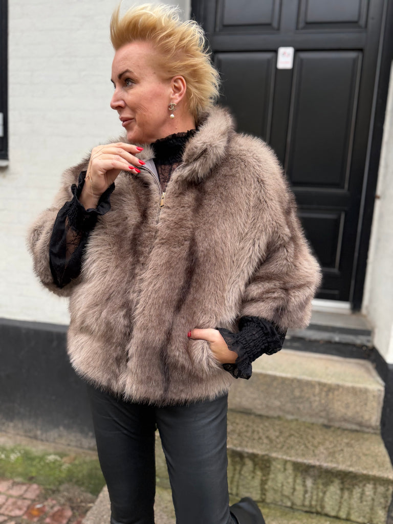 By Engbork Carmen pels fake raccoon