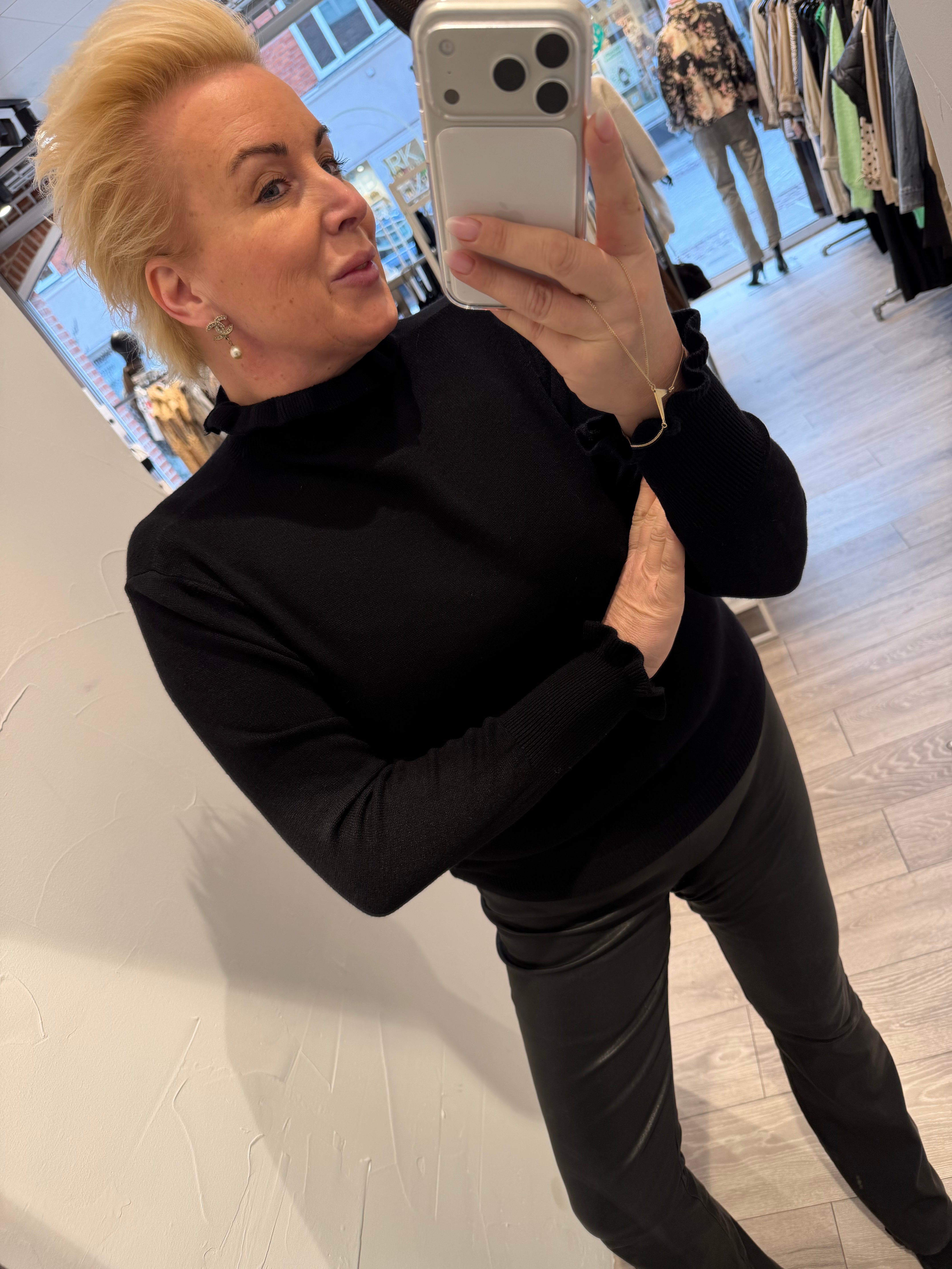 By Engbork Lovelies strik frill black