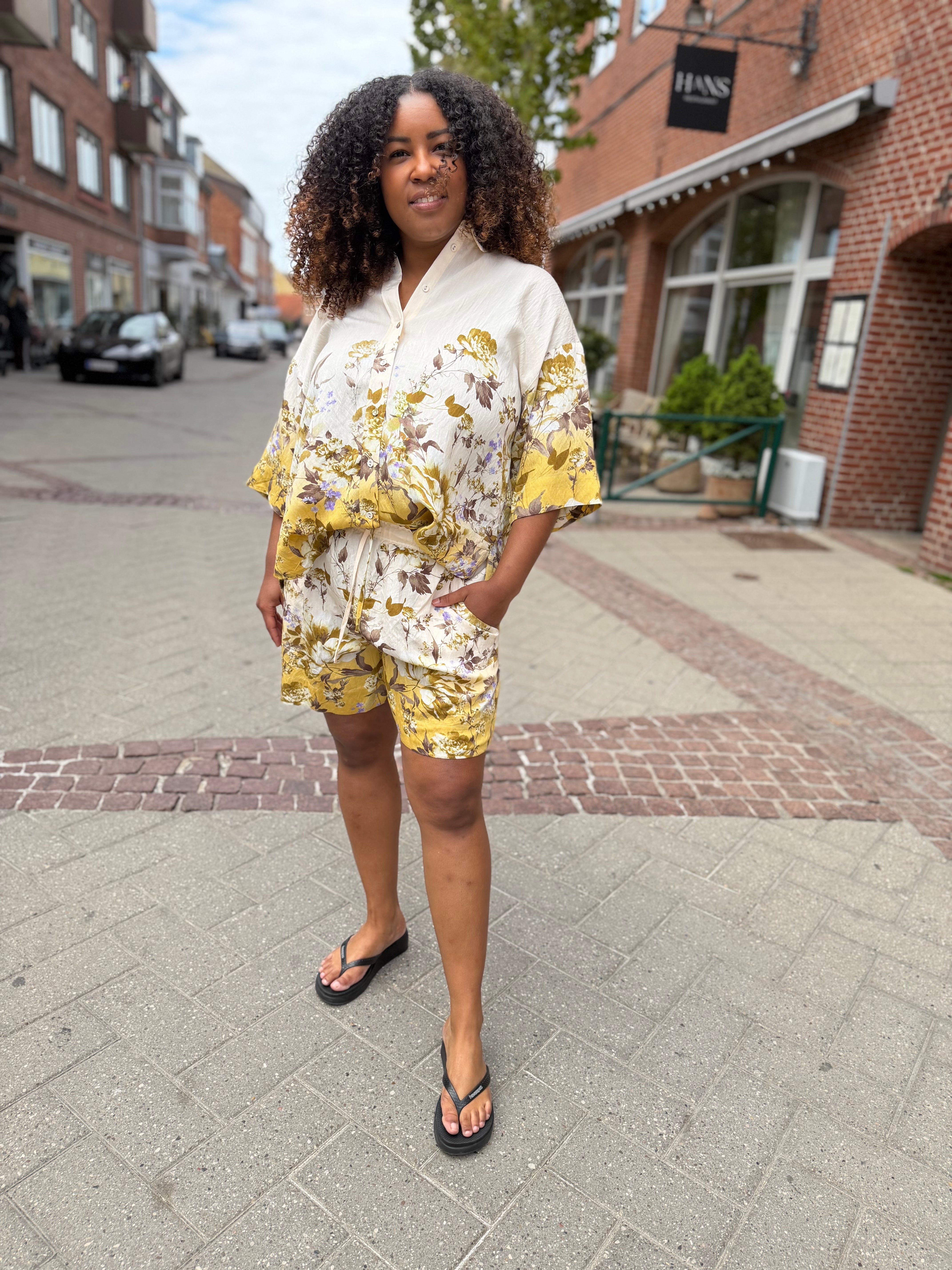 Love & Divine love971-16 shirt flower yellow