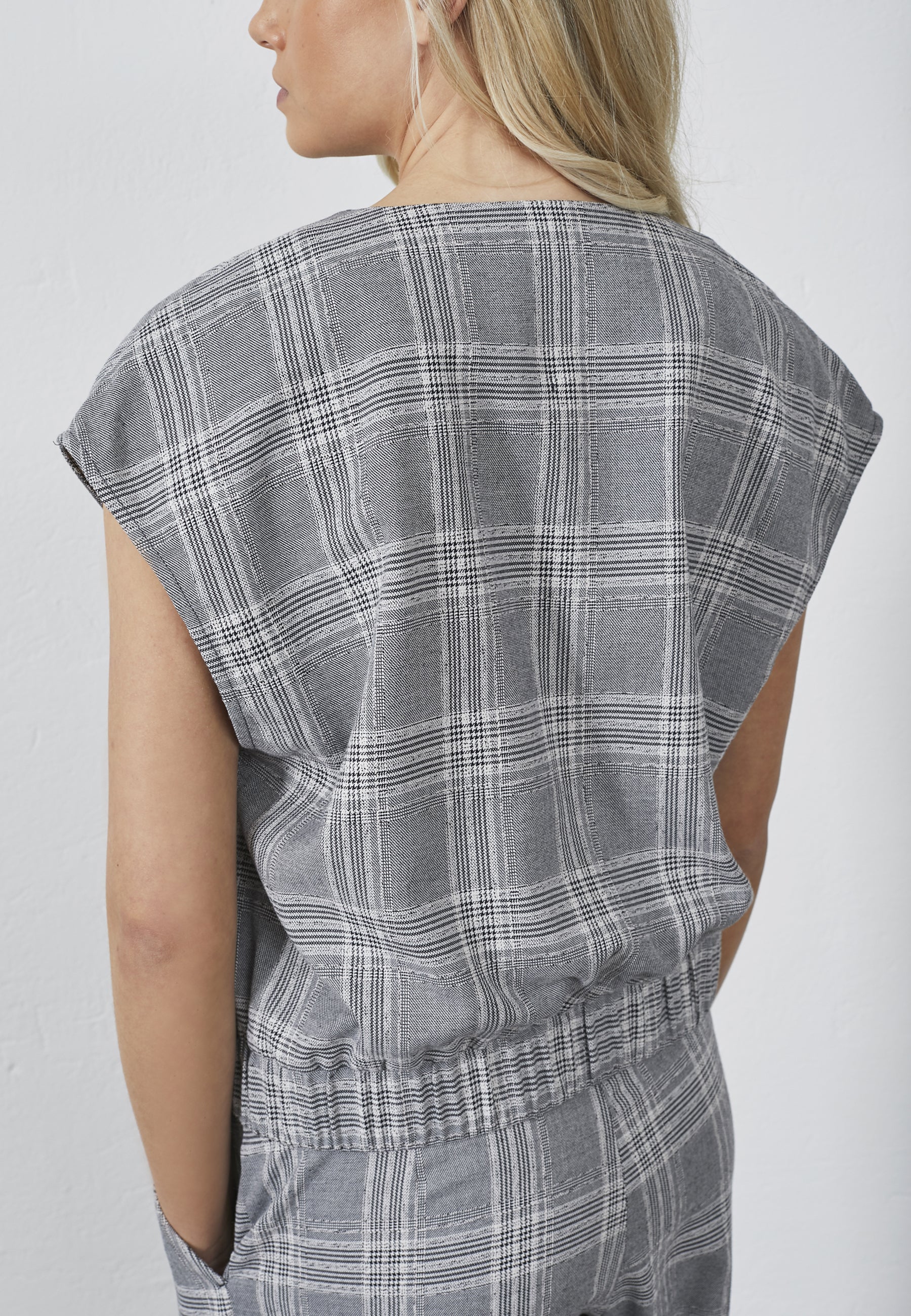 Love & Divine love1287 habit vest check