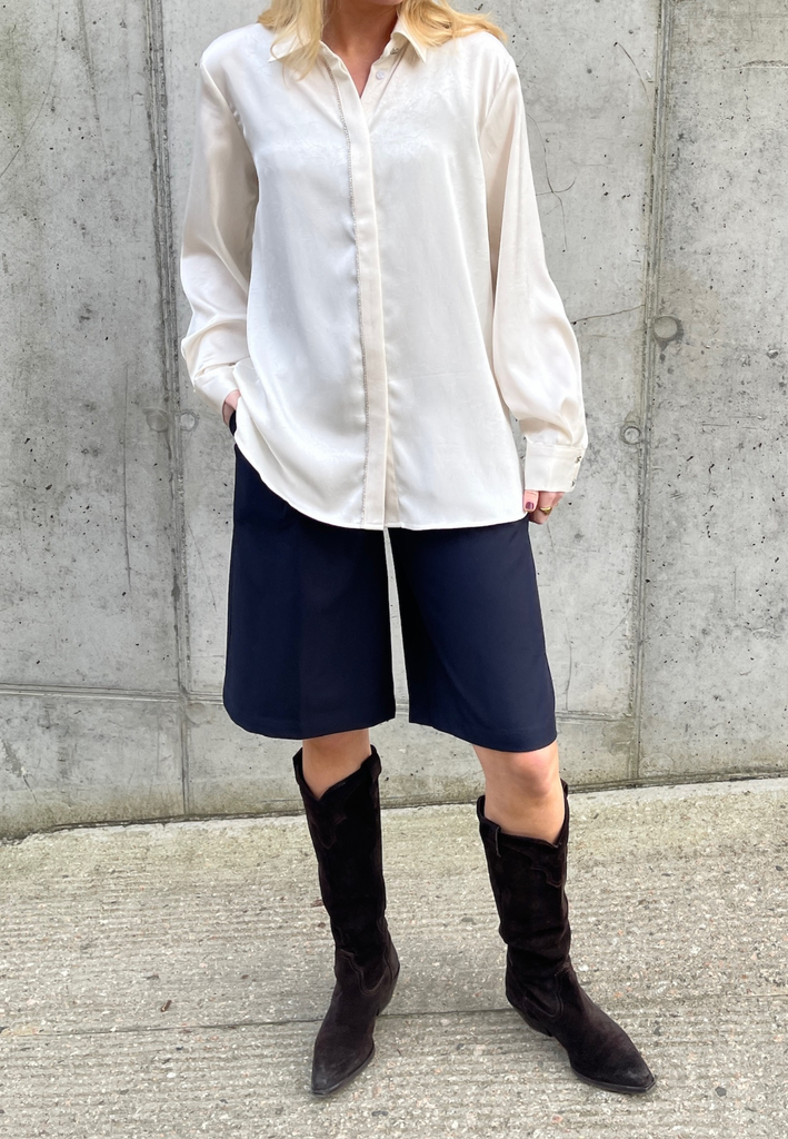 Love & Divine love1474 shirt cream