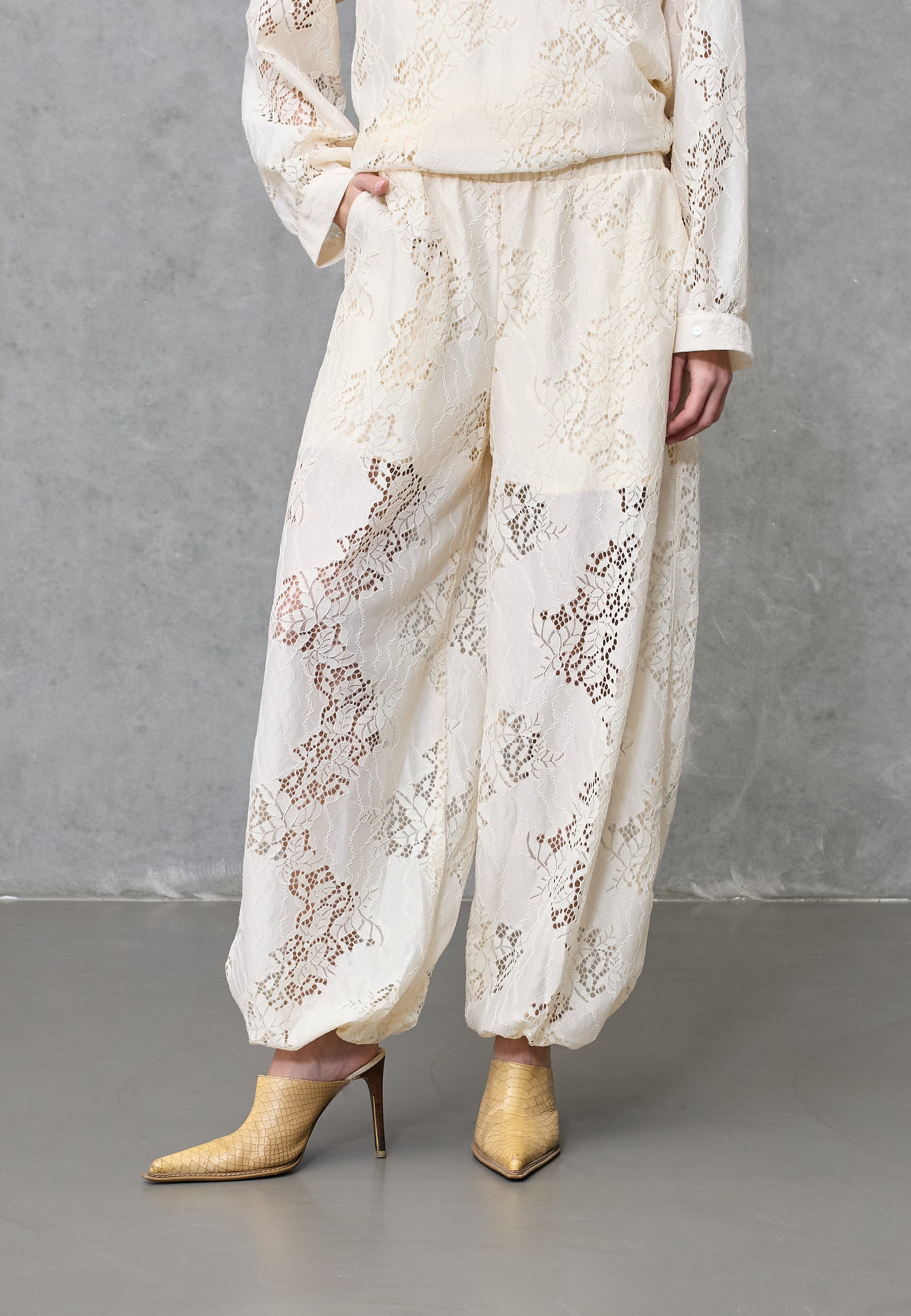 Love & Divine love1525 bukser lace cream