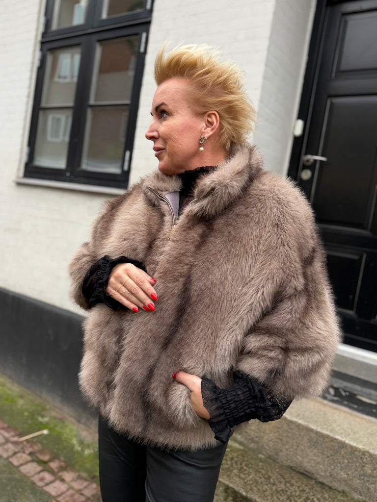 By Engbork Carmen pels fake raccoon