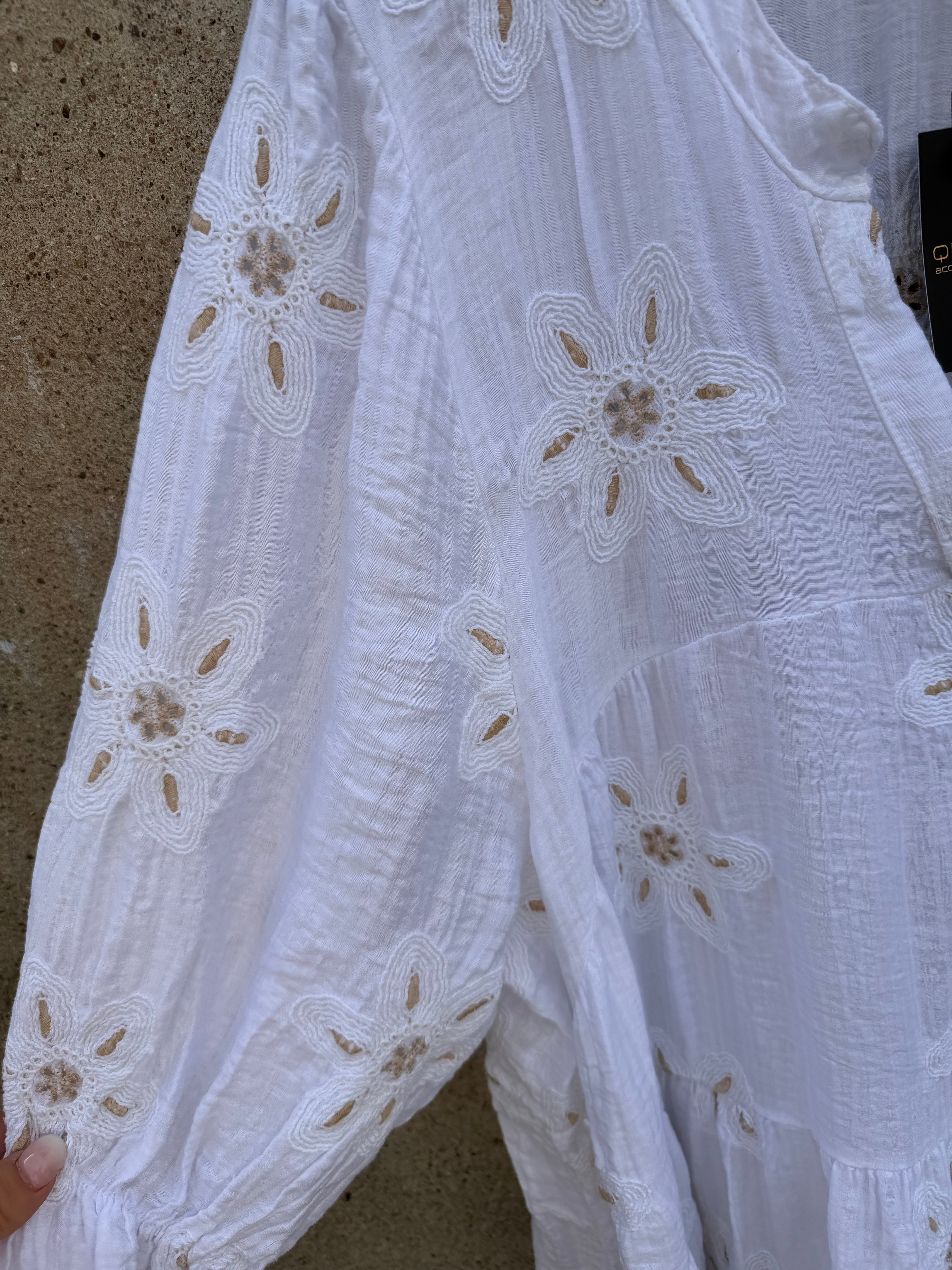 Qnuz 9348 Embrodery dress white