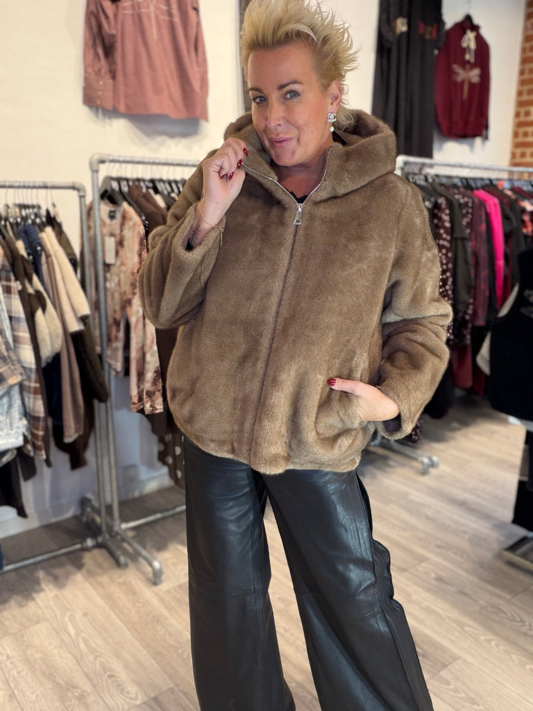 By Engbork Norma faux fur taupe