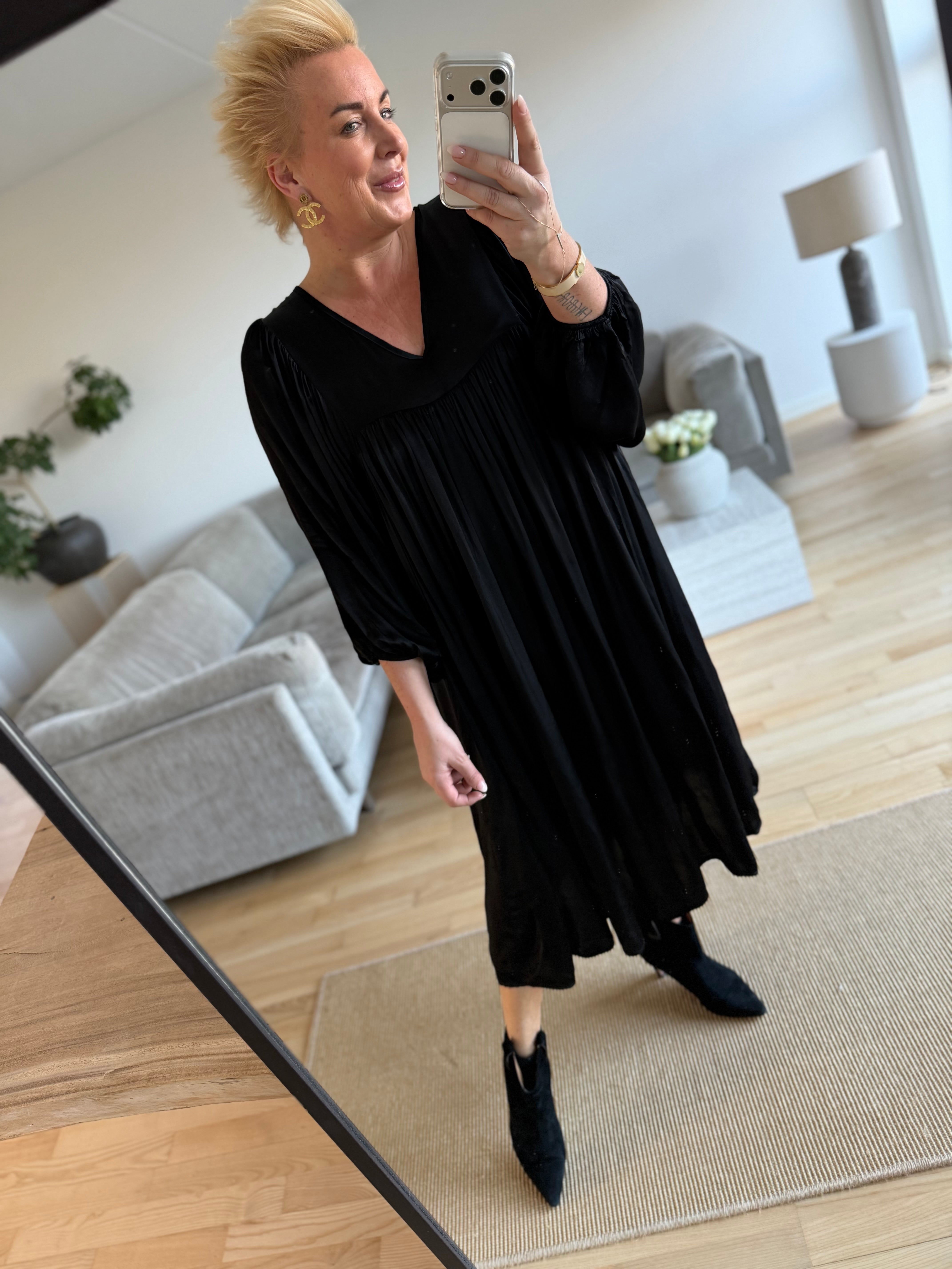 By Engbork HelloU Empire kjole sateen black