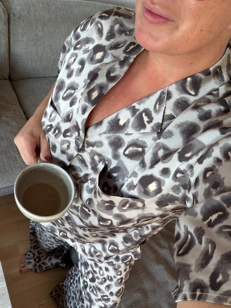 Love & Divine love1176-3 bukser blurred leo